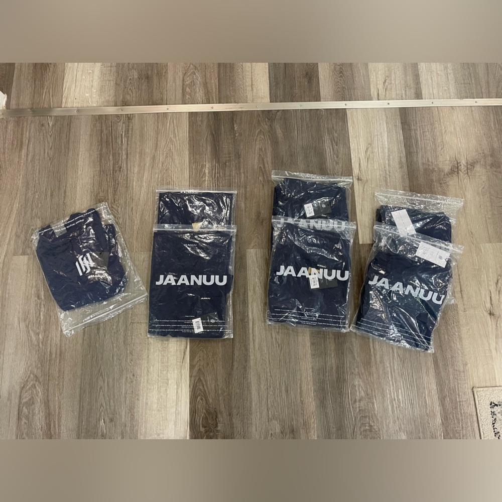 NWT Jaanuu scrubs